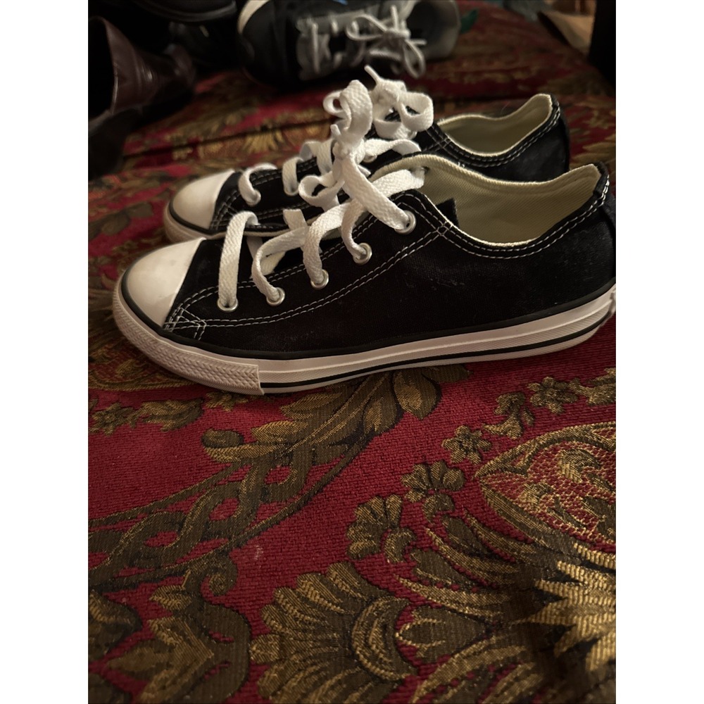 Converse black low top sneakers size 3 Kids